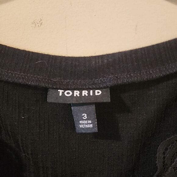 Beautiful Torrid top size 3 - Picture 4 of 5